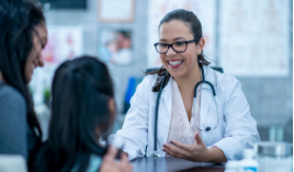 Cómo superar las barreras del idioma para médicos extranjeros en Estados Unidos