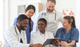 ¿Cómo hacer conexiones y mantener vínculos profesionales como médico extranjero en Estados Unidos?